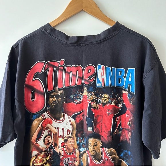 Marino Morwood • Chicago Bulls NBA Graphic Tee Shirt - Picture 5 of 6